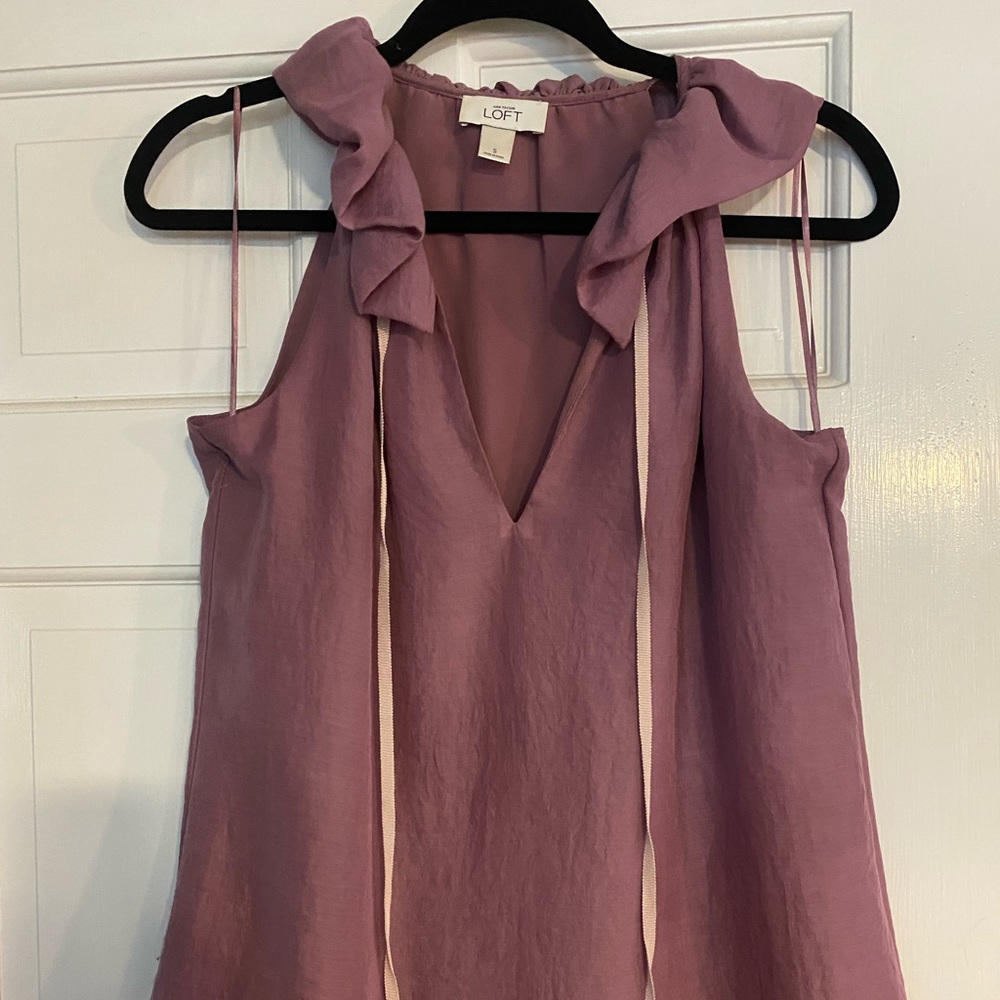 LOFT lilac topic with cute neckline